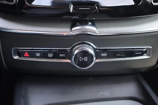 Volvo XC60 T6 Recharge AWD Plus Bright | Stoelverwarming | Trekhaak  | Parkeercamera | Panoramadak | Long Range |   Memory Stoelen | Keyless / 37