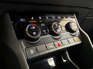 Skoda Karoq 1.5 TSI DSG 4x4 Sportline Business | 1800KG Trekgewicht | Carplay | Sportstoelen | Camera / 20