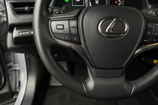 Lexus UX 250h F Sport Line | CAMERA | ADAPTIVE | KEYLESS | CARPLAY / 12