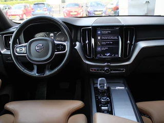 Volvo XC60 2.0 Recharge T8 AWD R-Design Panoramisch schuif/kantel dak, 360 Camera, Stoelverwarming, Harman/Kardon audio installatie, Navigatie / 16