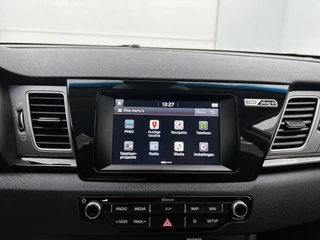 Kia Niro 1.6 GDi PHEV DynamicLine Automaat | Adaptive Cruise | Stoel/Stuurverwarming | CarPlay | Camera | Trekhaak / 17