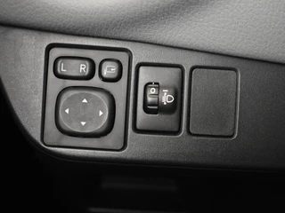 Toyota Yaris 1.0 VVT-i Trend Bi-Tone | LMV | Camera | Cruisecontrol | / 26