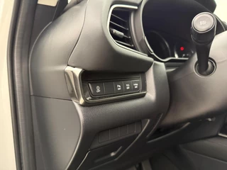 Mazda CX-30 2.0 e-SkyActiv-X M Hybrid Comfort | Automaat | Navigatie | Camera | Parkeersensoren | Stoelverwarming | Apple CarPlay / 14