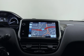 Peugeot 208 1.2 PureTech Blue Lion | Parkeersensoren | Navigatie | Radio | Stuurbediening | Climate control | Airco | / 24