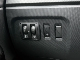 Renault Captur 1.2 TCe Expression Automaat | Cruise control | Navigatie | Camera | Trekhaak / 28