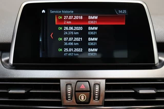 BMW 2 Series Active Tourer 218i Executive Automaat  / Navigatie / Trekhaak / Panoramadak / LED / Achteruitrijcamera / Climate Control / Parkeersensoren voor+achter / Cruise Control / Bluetooth / 25