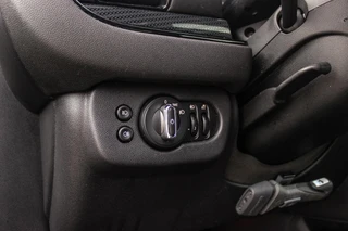 Mini Clubman 1.5 Cooper Richmond Park Edition | 1e eigenaar | Dealer onderhouden | Apple Carplay | Harman kardon | DAB | Keyless entry | Panoramadak | Sportstoelen | LED | PDC / 40
