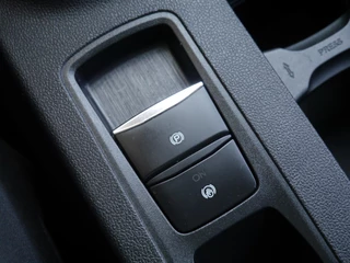 Ford Kuga 2.0 TDCi Titanium | Diesel | Trekhaak | 1900KG trekgewicht | Keyless entry en start | Lichtmetalen velgen | Navigatie | Climate control | Parkeersensoren achter / 34