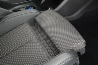 Audi Q4 Sportback e-tron 40 S edition 77 kWh SOH 93% Trekhaak Camera HUD Sonos Panoramadak Stoelverwarming Navigatie S-Line / 49