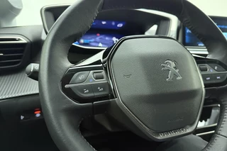 Peugeot 208 PureTech 100pk Allure Pack | Navigatie | Trekhaak | Achteruitrijcamera | Stoelverwarming | Climate control | Cruise control | Apple Carplay/Android Auto | Lichtmetalen velgen / 20