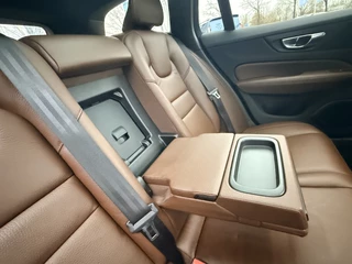 Volvo V60 2.0 T6 Recharge AWD Inscription  | Trekhaak | Pano | LED | Keyless | Adapt. Cruise | Apple/Android | Four C / 82