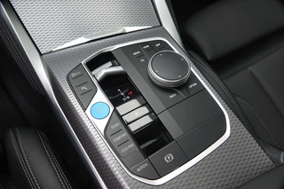 BMW i4 eDrive40 M Sport Edition 84 kWh Comfort Pack | Trekhaak | Schuifdak | / 19