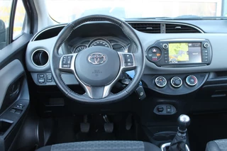 Toyota Yaris 1.3 VVT-I ASPIRATION Navigatie / Trekhaak / Cruise control / 5