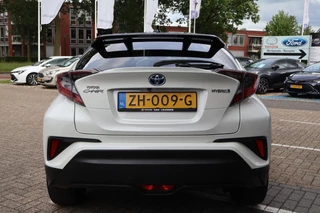 Toyota C-HR 1.8 HYBRID STYLE / 32