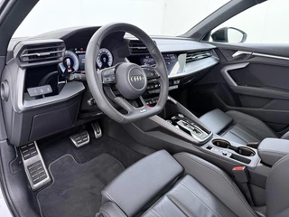 Audi A3 Sportback 45 TFSI e S edition Competition 272pk PHEV| 8.000KM!  | INCL. BTW | 143km RANGE WLTP!! | ADD. CRUISE | PANORAMADAK | FABRIEKSGARANTIE t/m 04-2027| MEGA COMPLETE AUTO| S-LINE BINNEN + BUITEN| LEDER| / 17