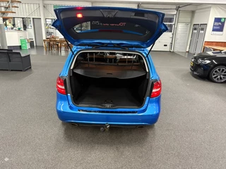 Mercedes-Benz B-Class 180 Ambition Nederlandse auto/ Trekhaak/ Parkeersensoren voor en achter/ Set winterbanden / 28