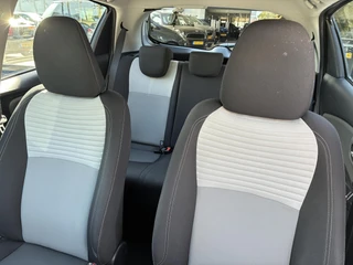 Toyota Yaris 1.0 VVT-i Aspiration 5-Deurs | Climate control | Camera | Navigatie | Cruise control | Elektrisch Pakket | Bluetooth telefoonvoorbereiding / 15