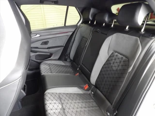 Volkswagen Golf 1.5 eTSI 150pk 7-DSG R-line / 16