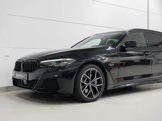 BMW 5 Serie Touring 530e xDrive M-Sport Panoramadak | Adapt. Cruise Control / 26