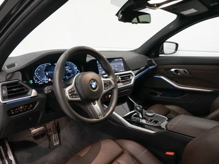 BMW 3 Serie 330e M-Sport Schuifdak | ACC | Harman Kardon / 7