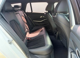 BMW 3-serie Touring 330e M sport ACC Trekhaak / 21