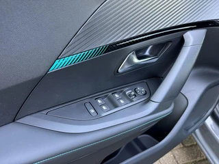 Peugeot 2008 Envy 1.2 Hybrid 110pk e-DSC6 | Apple Carplay/Android Auto | Achteruitrijcamera | Airco | Draadloze Telefoonoplader | Keyless entry/start | Parkeersensoren | Adaptief Cruise Control / 12