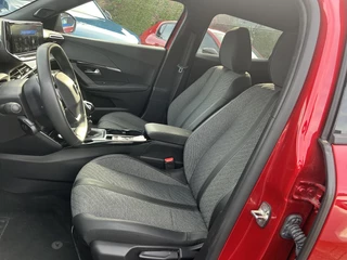 Peugeot 2008 1.2 Turbo 100 PK Allure | Nieuwste Model | Navigatie via Telefoon | LED Verlichting | Cruise Control | Hoge Zitpositie | Parkeersensoren | DAB | Digitaal Dashboard | Half Lederen stoelen | Lichtmetalen Velgen 17 inch | / 11