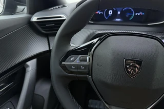 Peugeot 2008 1.2 Hybrid 145 Allure Navigation Pack l Vision Pack l DAB l LED l Bluetooth l Wireless Apple Carplay & Android Auto l 360 Camera l Adaptive Cruise Control l Climate Control l Lichtmetalen Velgen / 19