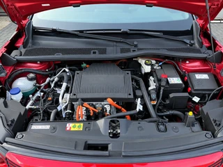 Peugeot e-2008 BWJ 2023 EV GT 136 PK 50 kWh  PANO DAK | KEYLESS | STOELVERW. | HALF LEDER | CAMERA | NAVI | CLIMA | CRUISE | LMV | PDC / 35
