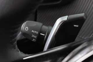 Peugeot 208 1.2 Hybrid 110 e-DCS6 Allure NL Auto Apple CarPlay Parkeersensoren / 34