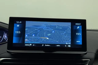 Peugeot 3008 1.2T 130pk GT | Achteruitrijcamera | Parkeersensoren V+A | Cruise & Climate control | Navi | Apple Carplay / Android Auto / 24
