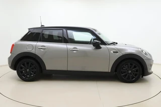 MINI 5-Deurs 1.5 Cooper 60 Years Edition Automaat | Navigatie | Climate control | Parkeersensoren |5 Deurs | Lichtmetalen velgen black | Keyless / 10