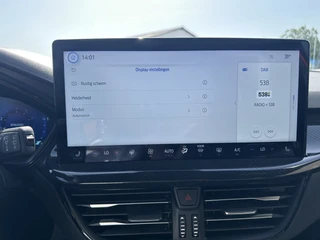 Ford Focus 1.0 EcoBoost Hybrid ST Line X  | Adapt. Cruise | Apple/Android | Stuur- en stoelverwarming | Keyless | PDC v+a incl. camera / 76