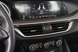 Alfa Romeo Stelvio 2.0 T AWD Veloce Ti 280PK Pano Leder Stuur-Stoelverwarming Keyless Memory / 26