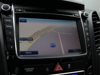 Hyundai i30 Wagon 1.6 GDi Comfort  | Trekhaak | Navigatie | Camera | / 36