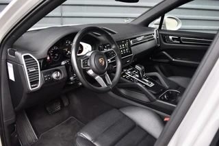 Porsche Cayenne Coupé 3.0 E-Hybrid Platinum Edition *Krijt* | Sportuitlaat | Panorama | ACC | Trekhaak | Ventilatie | Achterasbesturing | Bose | Head-Up | 22'' Wielen | / 9