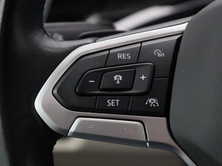 Volkswagen Multivan 1.4 eHybrid L2H1 Style 7-Persoons | Panorama dak | Stoelverwarming | Adaptive Cruise | Trekhaak | Camera | CarPlay | Climatronic | 17 Inch | 21.560 Km !! / 26