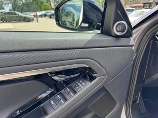 Land Rover Range Rover Evoque 1.5 P300E S AWD R-Design Panoramadak Camera Stoelverwarming Carplay Meridian / 25