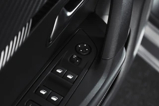 Peugeot 2008 1.2 PureTech 130 PK Allure - Automaat  | Dig. Cockpit | Adapt. Cruise | Stoelverw. | PDC | Camera | App. Connect | ECC | LM 17" | / 47
