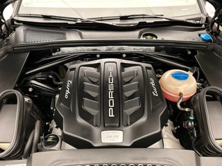 Porsche Macan 3.6 Turbo 400 pk | Bose | Glascoating | Memorie | Camera |Trekhaak | Stoelverwarming | 21 " | / 33
