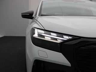 Audi Q4 e-tron 40 Launch edition S Competition 77 kWh 204 Pk | Stoelverwarming | Panorama dak | Adaptive Cruise | Matrix LED | Camera | CarPlay | 21 inch | 93.167 Km !! / 12