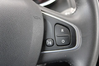 Renault Clio 0.9 TCE LIMITED Parkeer sensoren / Cruise control / Trekhaak / 26