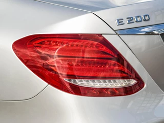 Mercedes-Benz E-klasse 200 AMG Line | Panoramadak | Leder | 360  Camera | Widescreen | LED | Apple CarPlay Android Auto | Memory | 19" | Sfeerverlichting | Dealeronderhouden / 50