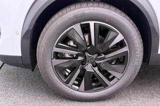 Peugeot 2008 1.2 Hybrid 145 GT / 18" / Navigation pack /  2+6 Jaar Garantie / 31