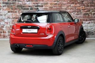 MINI Cooper Hatchback Pepper Business Automaat 3 deurs  / Navigatiesysteem / Cruise Control / Achteruitrijcamera / Comfort Access / Bluetooth / Climate Control / Lichtpakket / Parkeersensoren  / 16 Inch / Chrome Line / 5