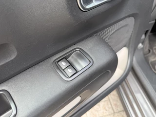 Citroen C3 1.2i Feel Edition | Navigatie | Cruise Control | Climate Control | Mistlampen | Parkeersensoren | Apple Carplay / Android Auto | Airbumps | Elektrisch Pakket | Multifunctioneel Stuurwiel | Zwart Dak | / 10