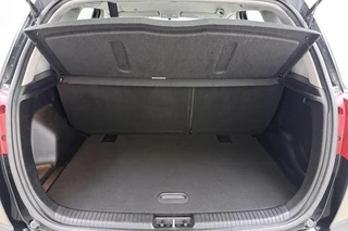 Kia Venga 1.6 CVVT DynamicPLusLine | Trekhaak | Cruise control | Airco | Achteruitrijcamera | Navigatie | Lichtmetalen velgen / 14