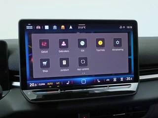 Volkswagen T-Roc 1.5 eTSI R-Line Elek. Trekhaak | Stuur-/stoelverwarming | Verlichte logo's / 35