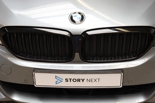 BMW 5 Series Touring 520i High Executive M Sport Pakket Automaat  / Navigatiesysteem Professional / Panoramadak / Comfortstoelen / Driving Assistant Plus / 19 Inch / Stoelverwarming voor+achter / Achteruitrijcamera / Hifi / Adaptieve LED-koplampen / Leder / DAB / 9