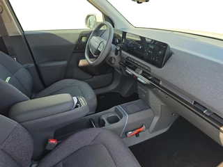 Kia EV2 Plus 42.2 kWh | Navigatie | Climate control | Stoel + Stuurverwarming | Parkeer sensoren voor + achter | Parkeer camera achter | DEMO / 13